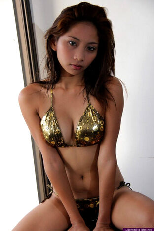 Small japanese young strips her swimsuit to position nude