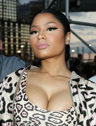 Nicki Minaj Bosom Pictures The Fappening Leaked Pictures 20